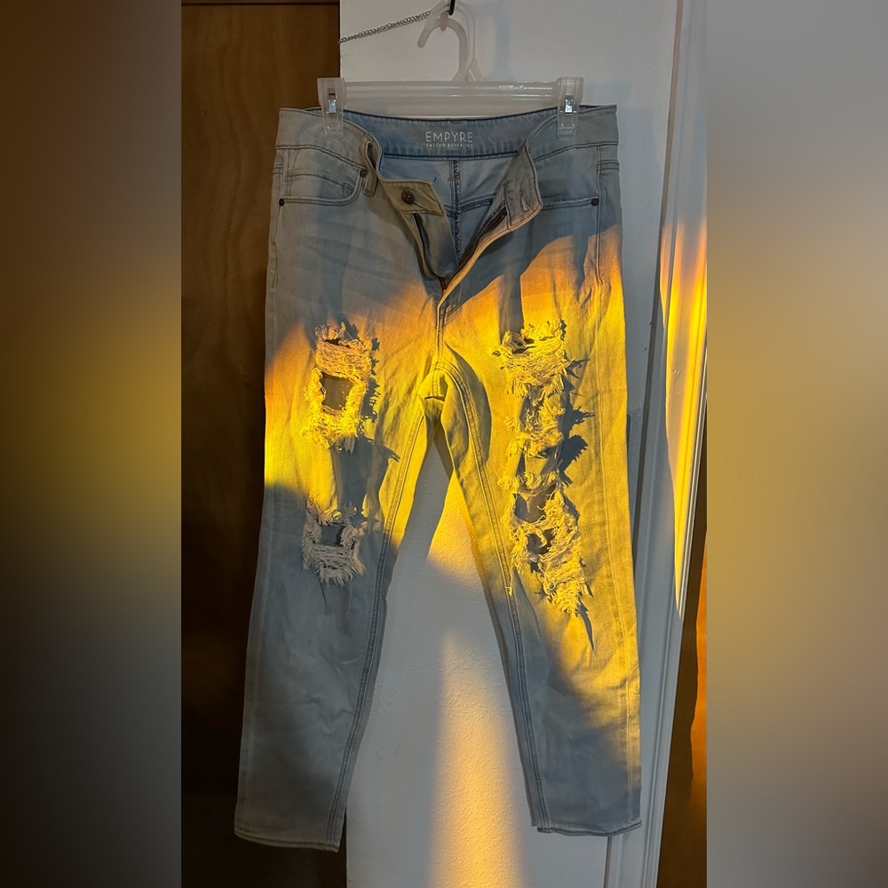 Empyre Easton Distressed Boyfriend Jeans Size 9 Light Wash